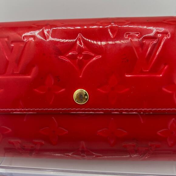 GUC Preowned Louis Vuitton Red Vernis Sarah Wallet - Picture 2 of 11